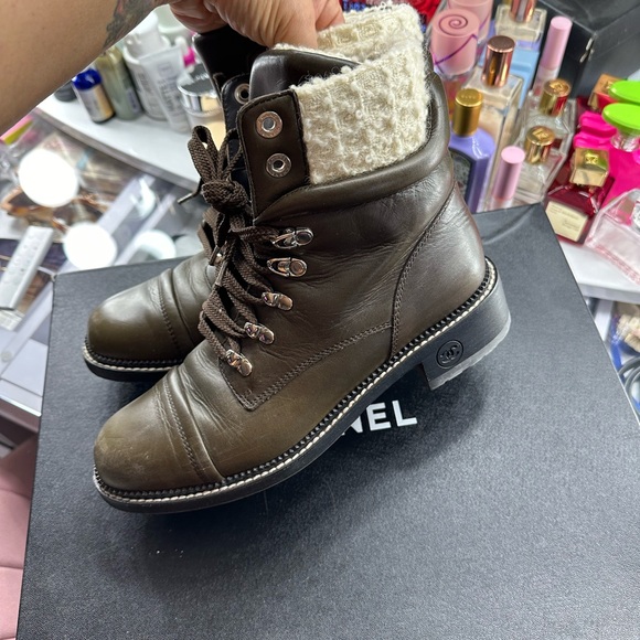 Authentic Chanel Boots size 40 - Picture 5 of 6